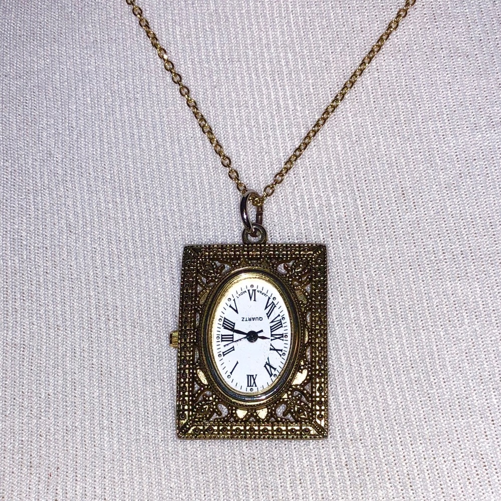 🏵 Clock Necklace